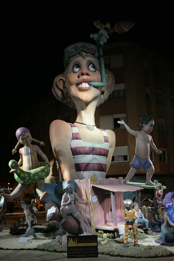 Una de les centenars de falles que hi ha per tota la ciutat