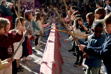 Els xics i les xiques picant