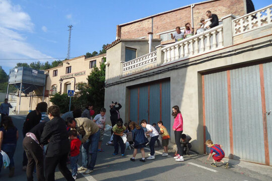Tirant les ninoves a la Bisbal de Falset. Foto: Ateneu de la Bisbal de Falset.