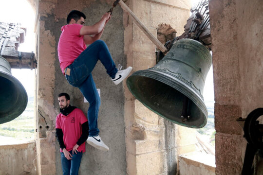 Ballant amb la campana