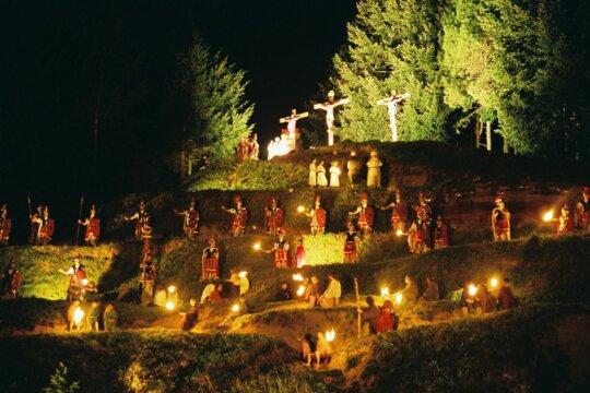Els armats sota les creus